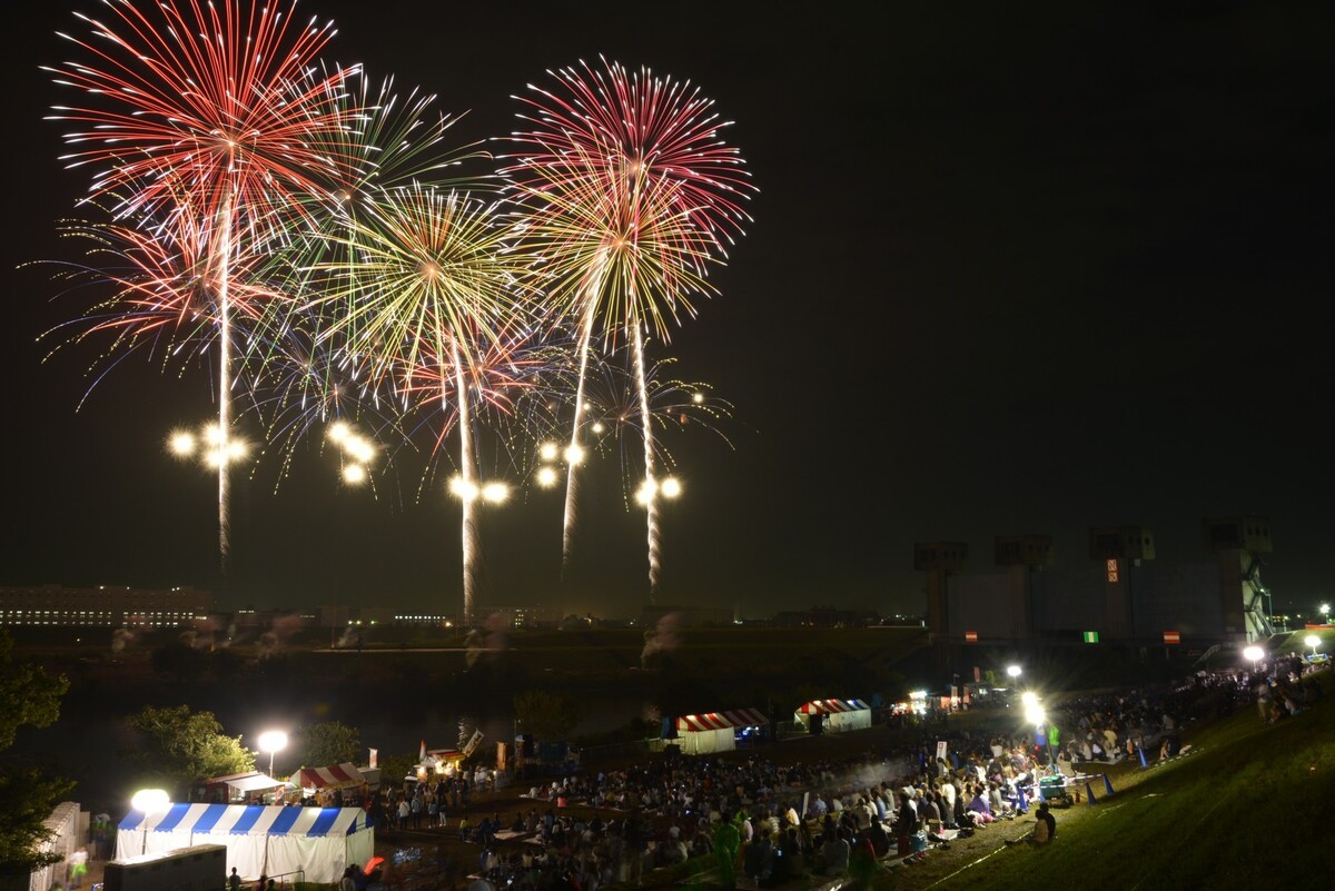 北区花火会2025 – RED×BLUE SPARKLE GATE
