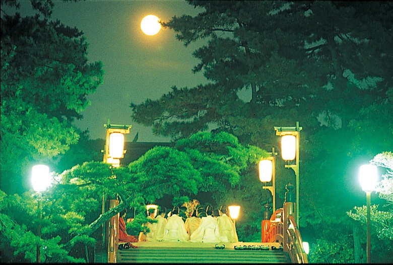 เทศกาลชมจันทร์ ที่ศาลเจ้าสุมิโยชิไทฉะ 