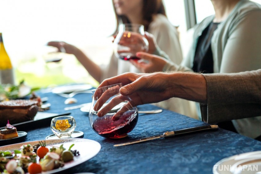 無腳酒杯讓您品酒享受更輕鬆「Wine glass AROWIRL」（勃根地款）