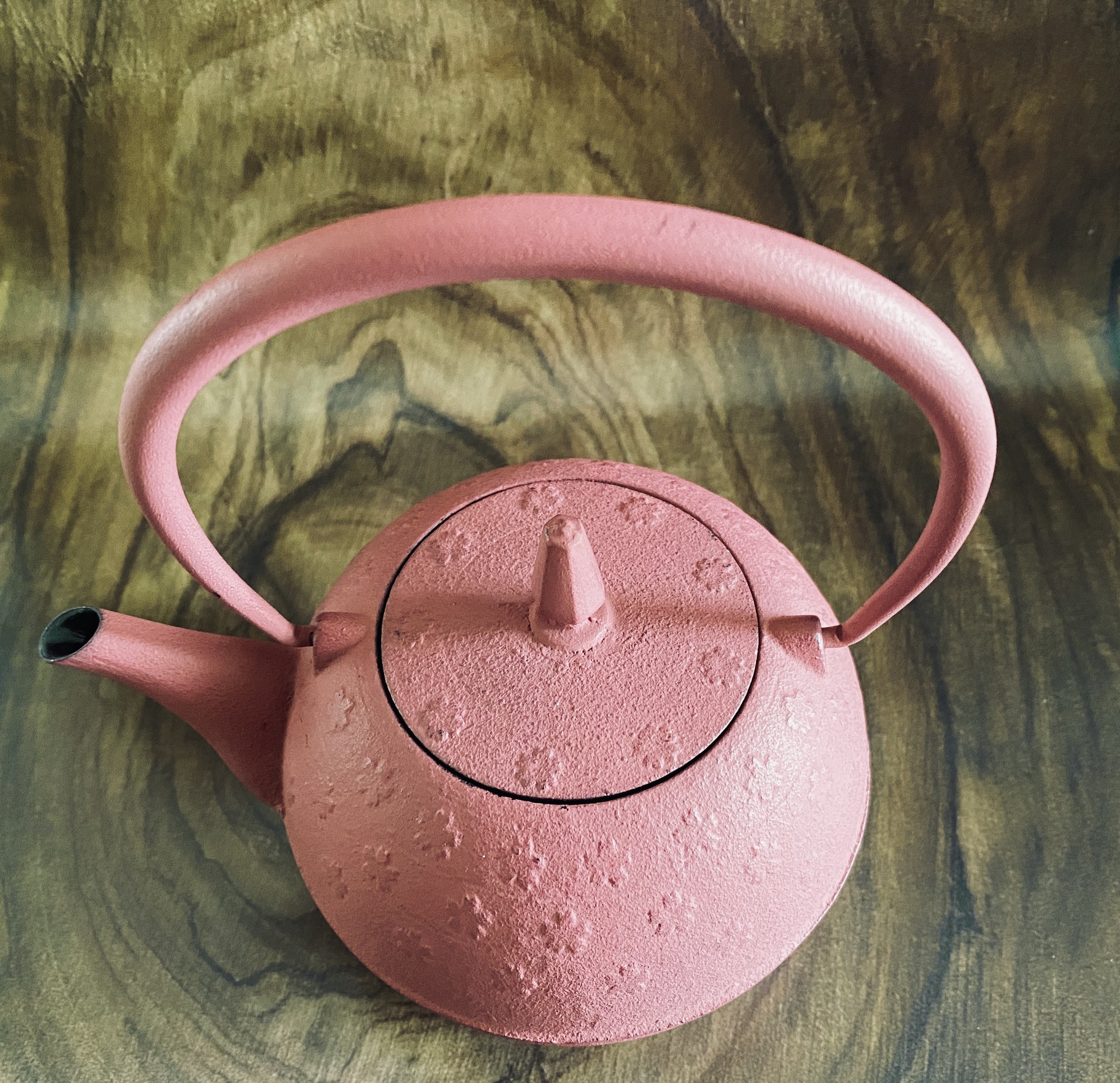 Made In Japan Sakura Patterned Authentic Nanbu Tekki Kettle (Pink)