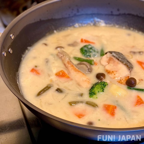 A recipe for cream stew that is often found in common Japanese households