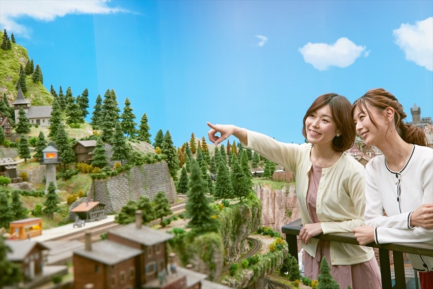 DIY自己的微縮公仔模型！「入住」全球最大室內迷你主題公園—SMALL WORLDS TOKYO 