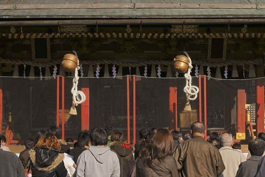 Hatsumode, what’s that? Visiting temples or shrines on New Year’s Day.