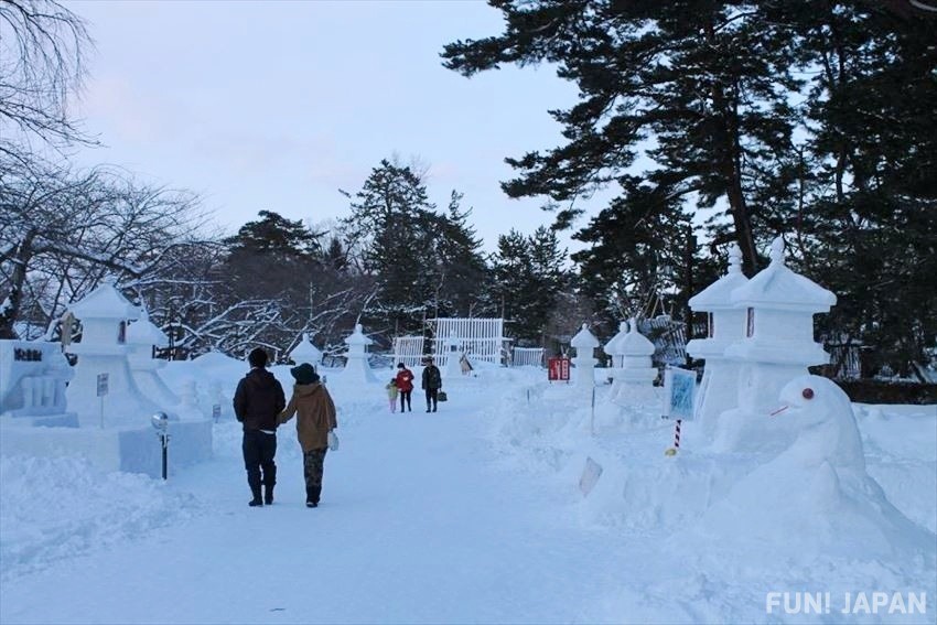 วิธีการเพลิดเพลินไปกับเทศกาลโคมไฟหิมะแห่งปราสาทฮิโรซากิ