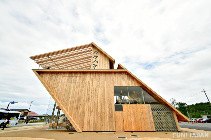 New landmark designed by Kengo Kuma TAKAHAMA CAFE