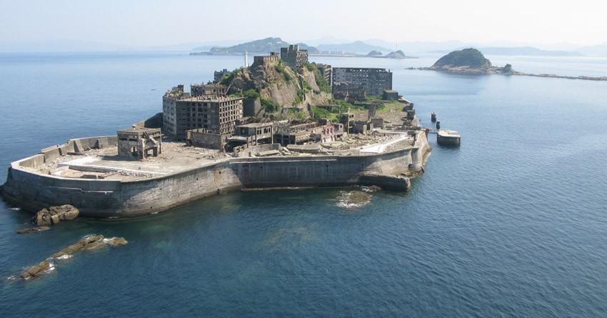 [Gunkanjima (軍艦島, Battleship Island)]