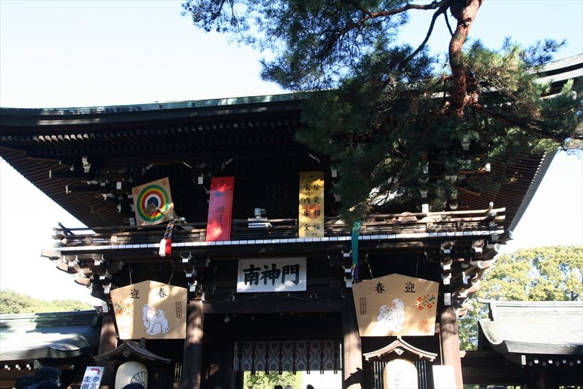 ศาลเจ้าใหญ่เมจิ(明治神宮เมจิจิงกู)ที่มีจำนวนผู้มาฮัตสึโมเดะมากที่สุดในญี่ปุ่นทุกปี