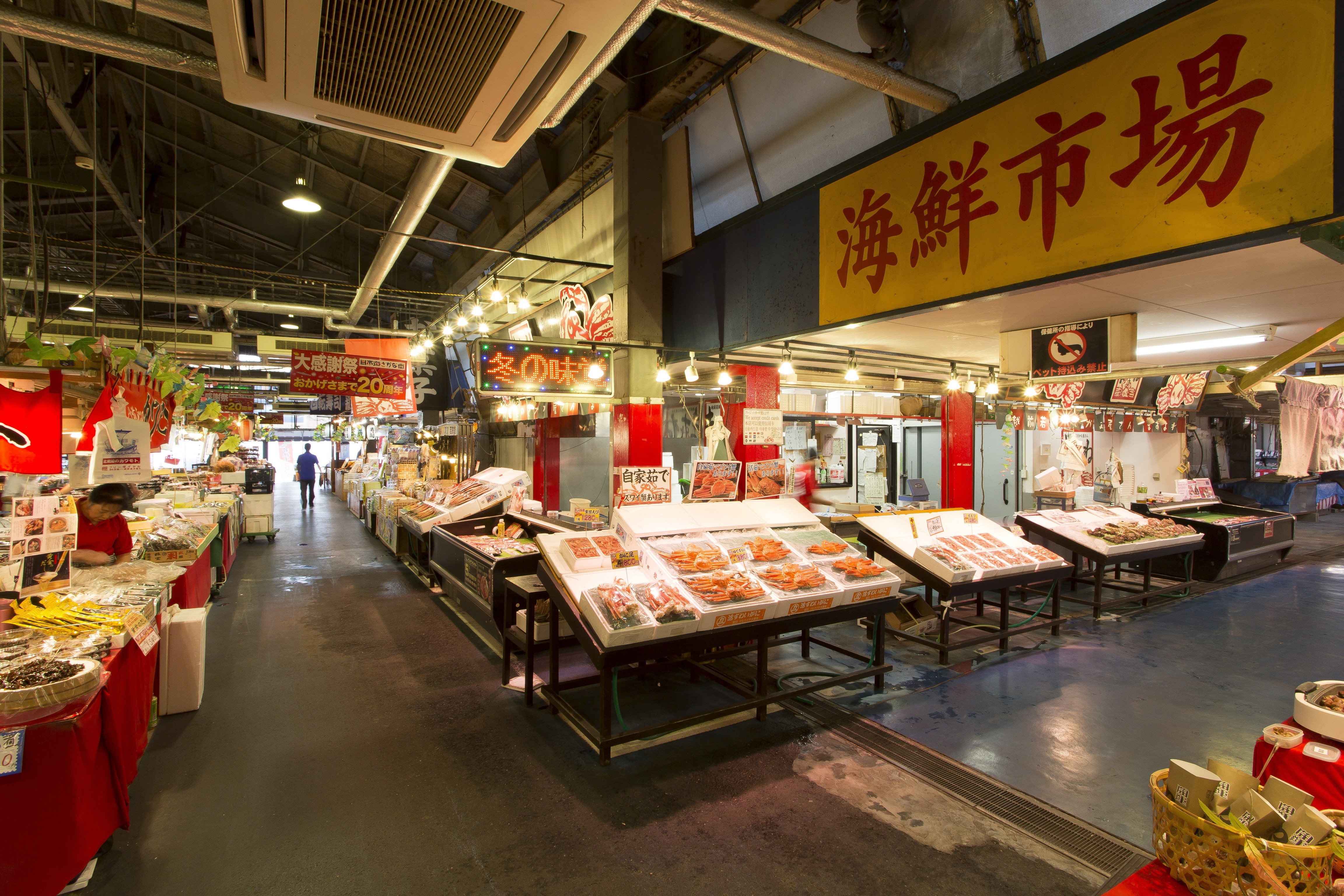 Tsuruga City, Fukui Prefecture Nihonkai Sakanamachi: Seafood market popular for crab seafood rice bowls and conveyor belt sushi
