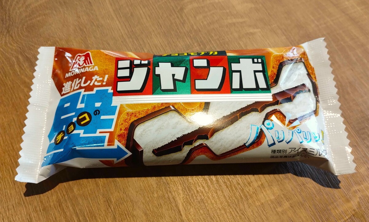 หนึ่งในไอศกรีมยอดนิยมจากร้านสะดวกซื้อที่นักท่องเที่ยวชื่นชอบ: Choco Monaka Jumbo (Morinaga)