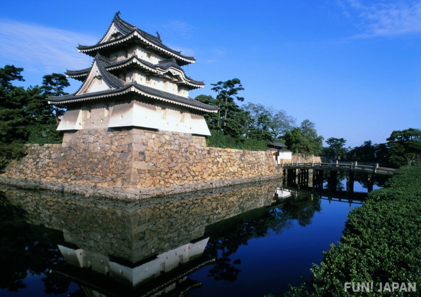 A castle floating in the sea of Kagawa Prefecture⁉ Takamatsu Castle