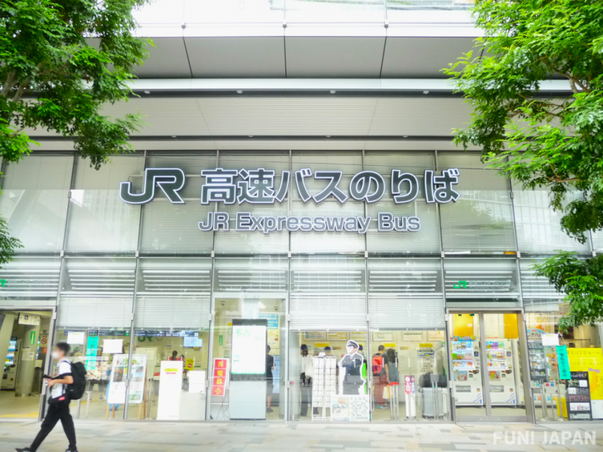ป้ายรถบัสสถานีรถบัสทางด่วน JR ที่ทางออก Yaesu ทิศใต้ของสถานีโตเกียว