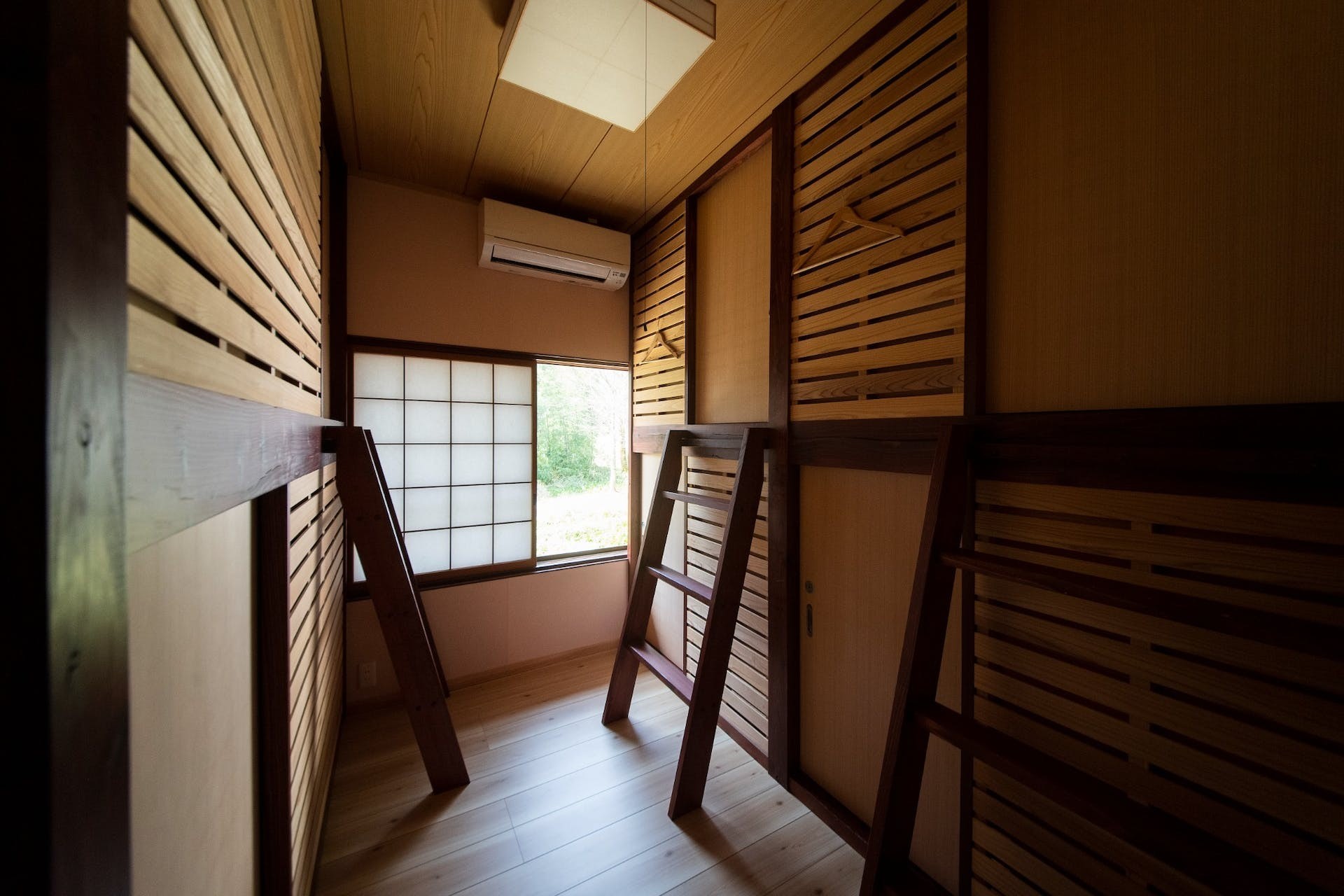 Full of interior decoration and tableware that makes you feel familiar with the traditional culture of Fukui Prefecture