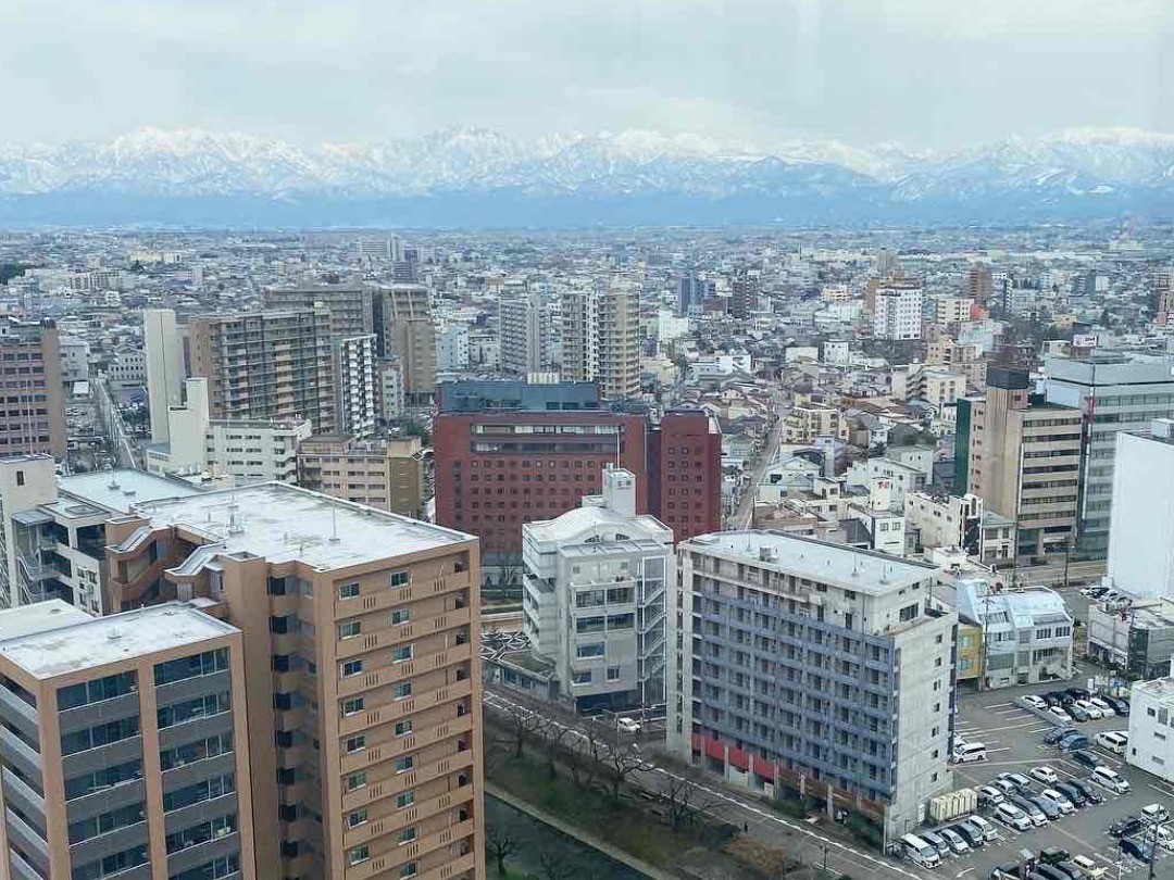 ภายนอกหอชมวิวศาลากลางเมืองโทยามะ