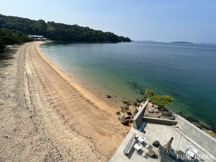 Hog the superb view of the Katsurahama Beach all to yourself! Seaside Katsuragahamaso