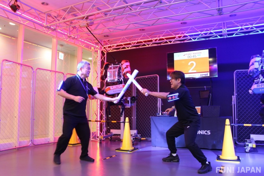 Exciting Cyber KASSEN digital sword fighting at THE ROBOT PARK ODAIBA!
