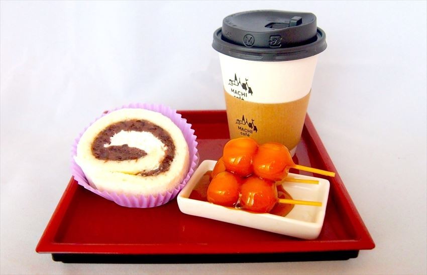 Enjoy the Combination of Japanese Sweet Desserts and Coffee