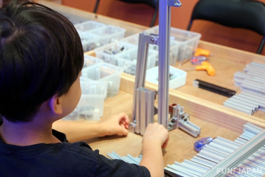 Experience real robot materials and assembly at THE ROBOT PARK ODAIBA
