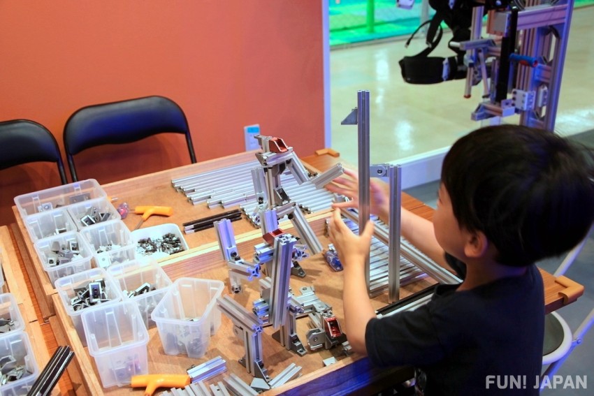 Experience real robot materials and assembly at THE ROBOT PARK ODAIBA