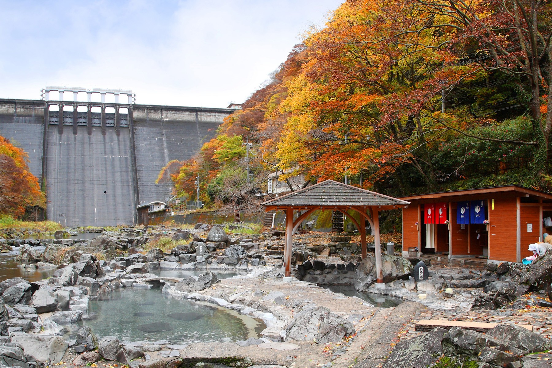 Yubara Onsen: A Riverside Resort