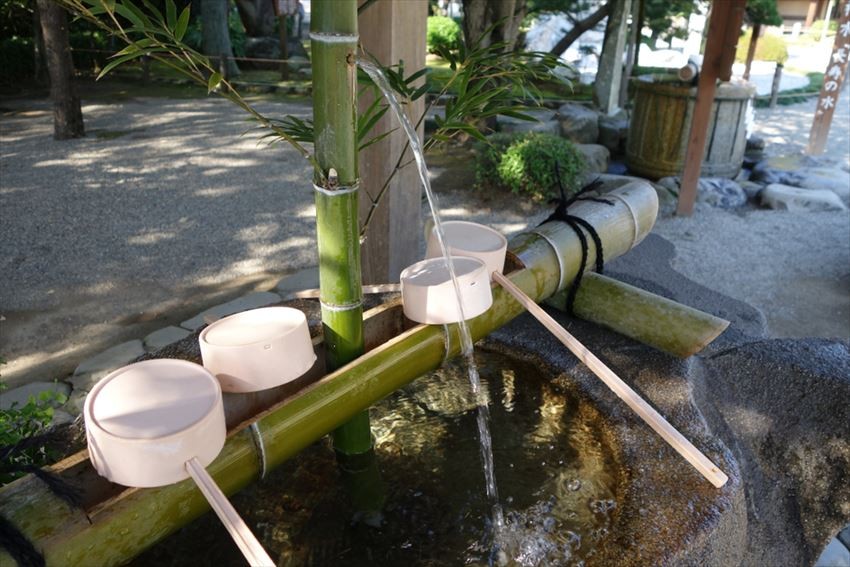 祭祀肥後（熊本）藩主的水前寺公園內的「出水神社」和神水「長壽之水」