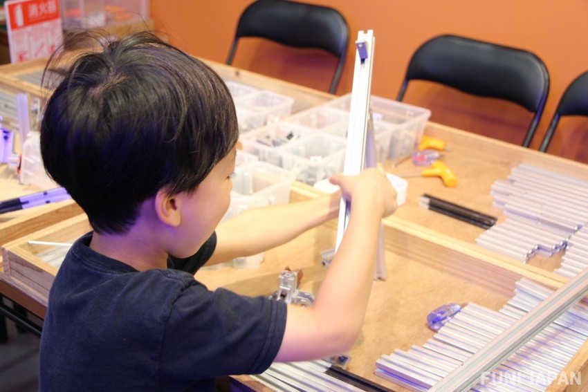 Experience real robot materials and assembly at THE ROBOT PARK ODAIBA