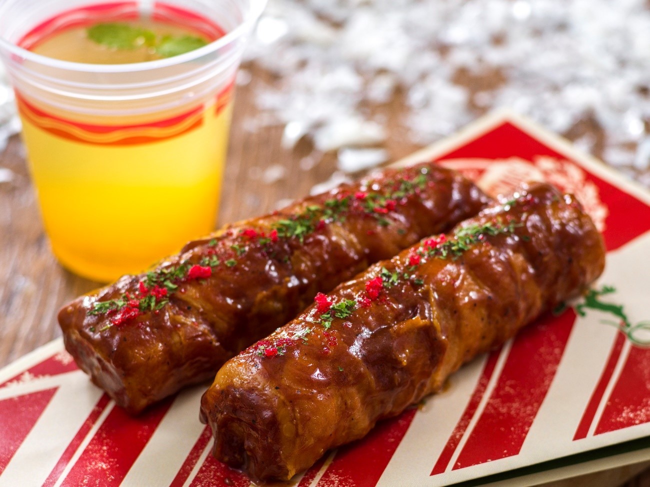 Hot Cocktail (Citrus) & BBQ Pork Rice Roll (Tokyo DisneySea®)