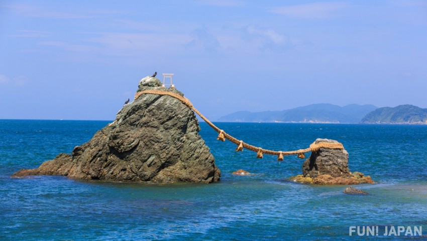 三重縣海岸的夫婦岩 一對象徵良緣的岩石