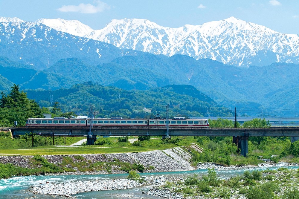 Alps Express  ＜Toyama Chihō Railway＞