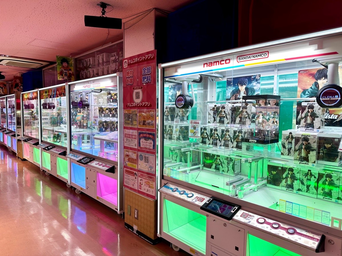 เครื่องเกมและบรรยากาศในร้าน namco Osaka Nipponbashi