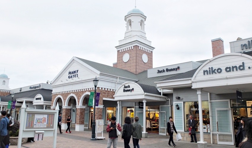 SANO PREMIUM OUTLETS, modeled after a town on the East Coast of the US