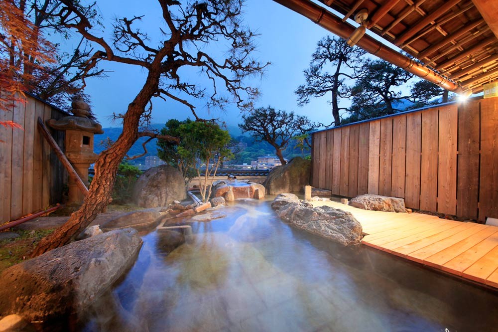 以神奈川湯河原温泉與料理為特色的割烹旅館：「若松 湯河原石亭旅館」