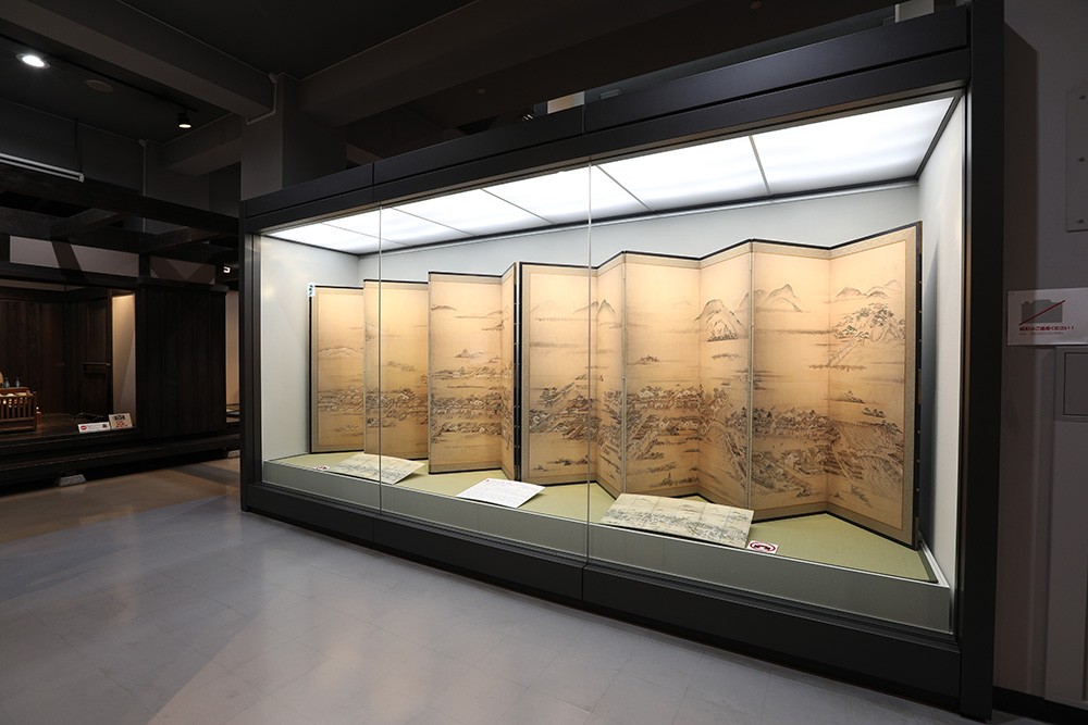 Layar Lipat Gambar Kastil Hiroshima