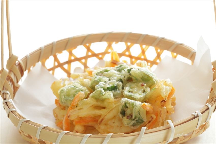“Kakiage” tempura dari sayuran yang telah dirajang dan dicampur dengan ikan