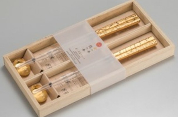 [CHOPSTICKS] COUPLE CHOPSTICKS / CHOPSTICK REST SET INTRUSION (GOLD) |  KANAZAWA GOLD LEAF