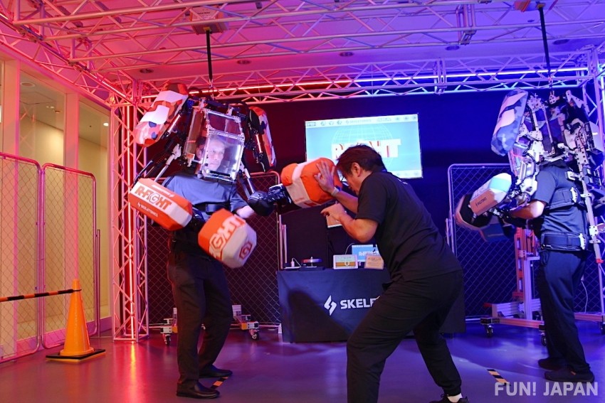 Pertempuran Hangat dalam 'ROBOT FIGHT' di THE ROBOT PARK ODAIBA