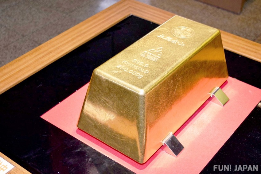 展示列入健力士世界紀錄巨大金磚嘅「黃金館」