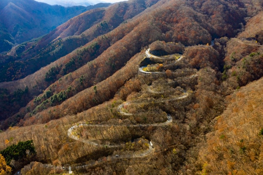 「伊呂波坂」蜿蜒崎嶇的山路：電影《頭文字D》的取景地