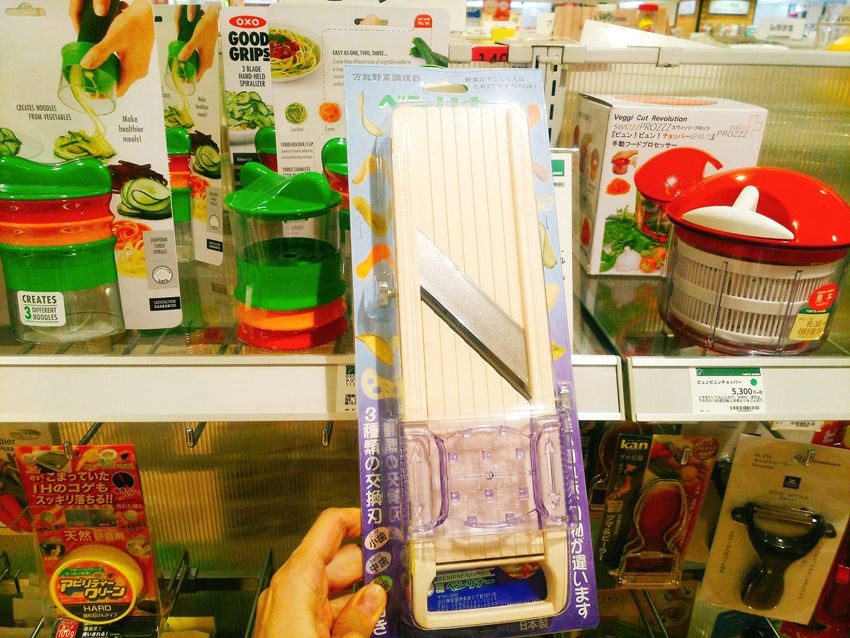 附有3種交換刀片！蔬菜切片或切丁皆可使用，用途多種！「Benriner『蔬菜切片器』（透明塑膠盒包裝）象牙白色」 2,484日圓（含稅）