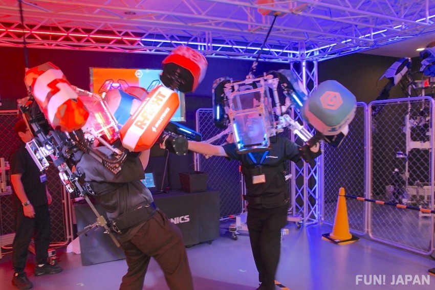 THE ROBOT PARK ODAIBA: Heated Battle in 'ROBOT FIGHT'