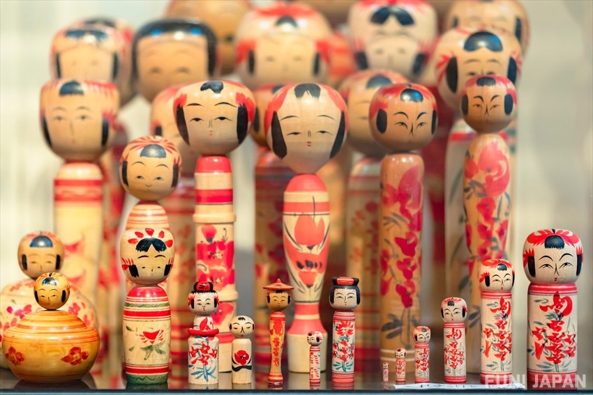 Good luck item for childbirth and to celebrate children's health and growth: Kokeshi doll