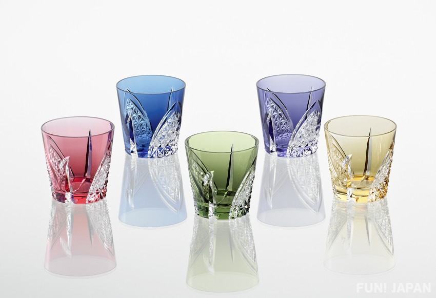 透過玻璃來呈現日本的傳統「江戶切子 冷酒杯組合＜紙鶴＞」