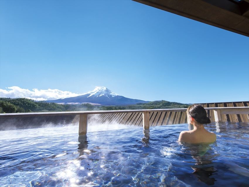 擁有可以欣賞富士山嘅大型花園同露天浴池：鐘山苑酒店