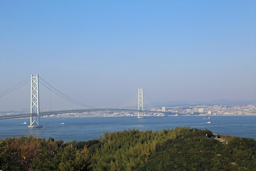 สะพานแขวนที่เชื่อมระหว่างเมืองอะคาชิและเกาะอะวาจิสะพานอะคาชิไคเคียว