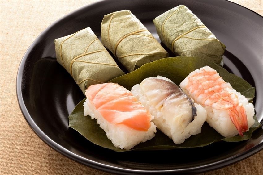 Sushi daun kesemek