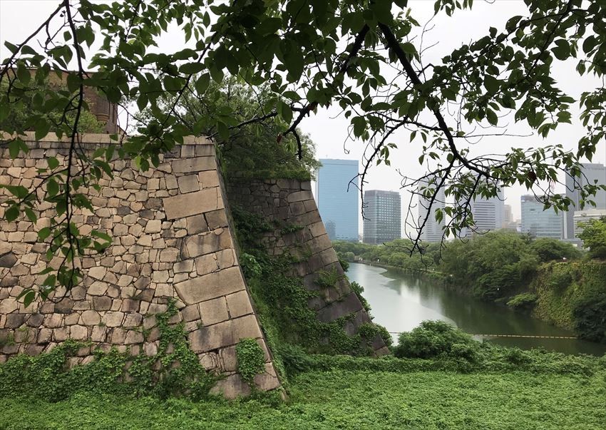 The huge Osaka Castle Park