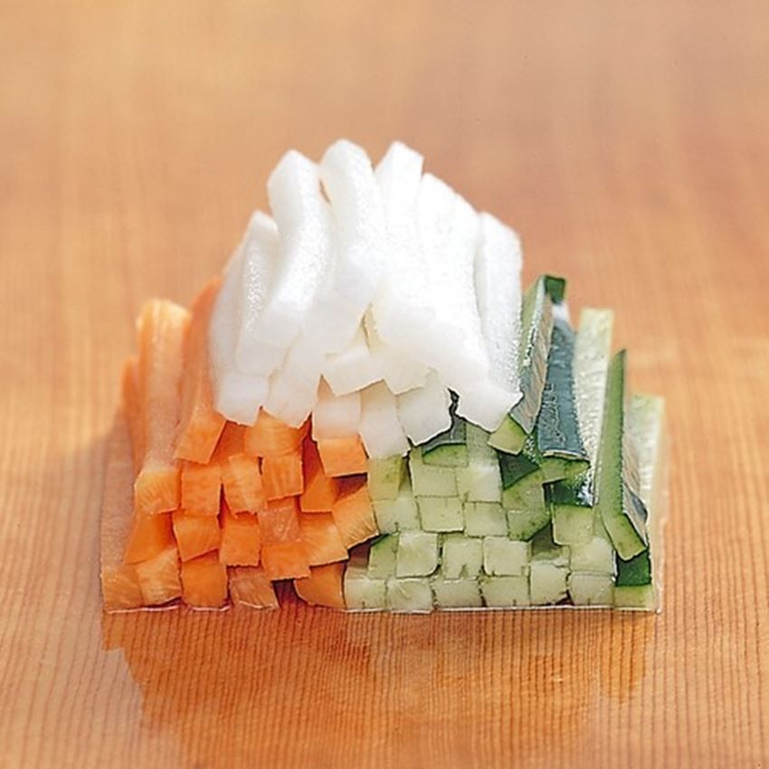 附有3種交換刀片！蔬菜切片或切丁皆可使用，用途多種！「Benriner『蔬菜切片器』（透明塑膠盒包裝）象牙白色」 2,484日圓（含稅）
