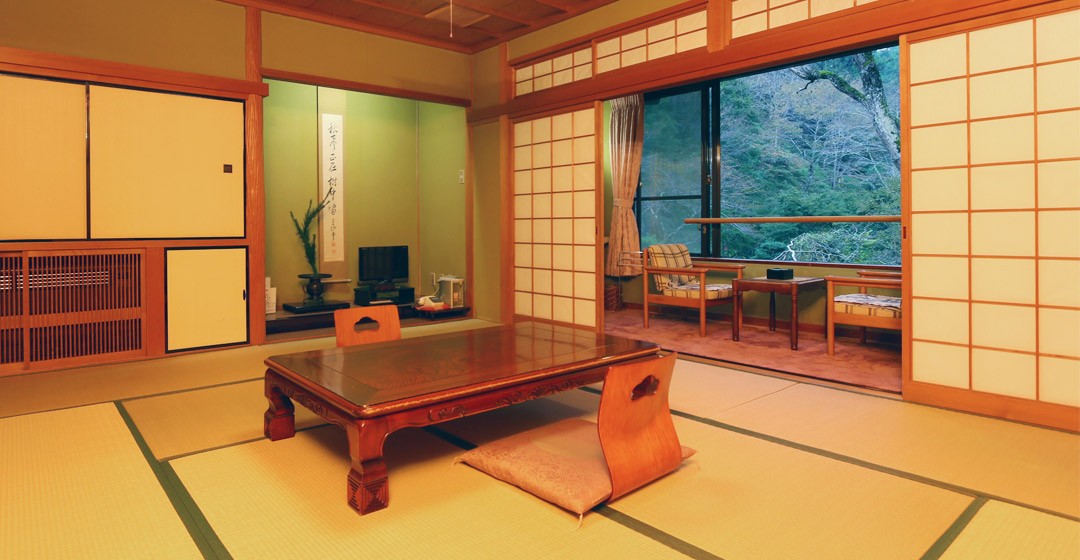以溫泉和櫻花聞名、著名的文人雅士們曾經住過的「吉野溫泉元湯」