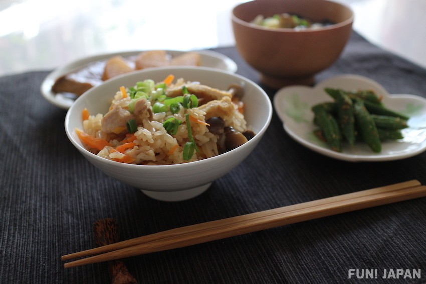 【影片食譜】在家自製日式炊飯！簡單4個步驟，輕鬆煮出香菇雞肉煲飯