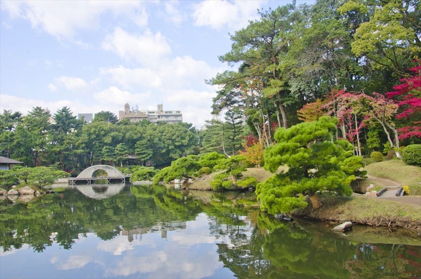 Have a Relaxing Stroll in Shukkeien Garden