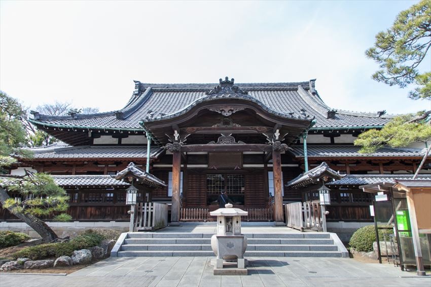 Sengakuji Temple; The temple located in the central Tokyo.